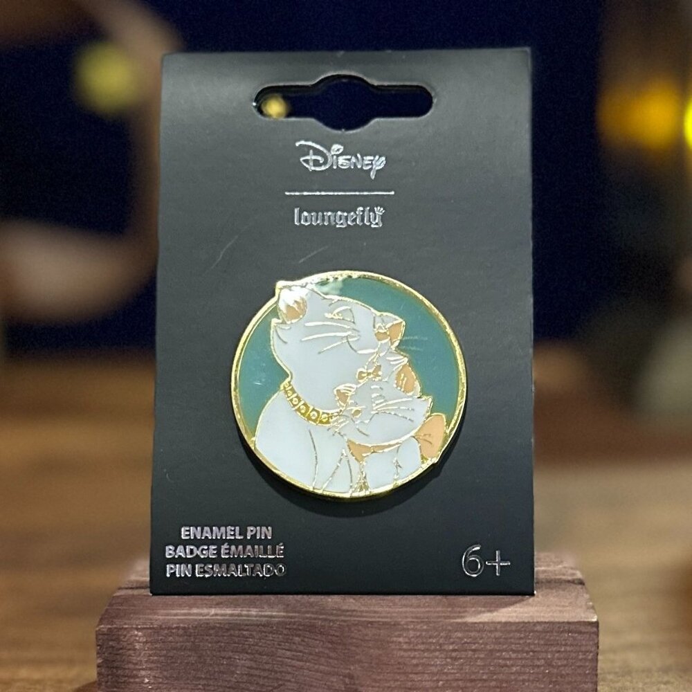Disney Loungefly Aristocats Marie & Duchess Round Enamel Pin New